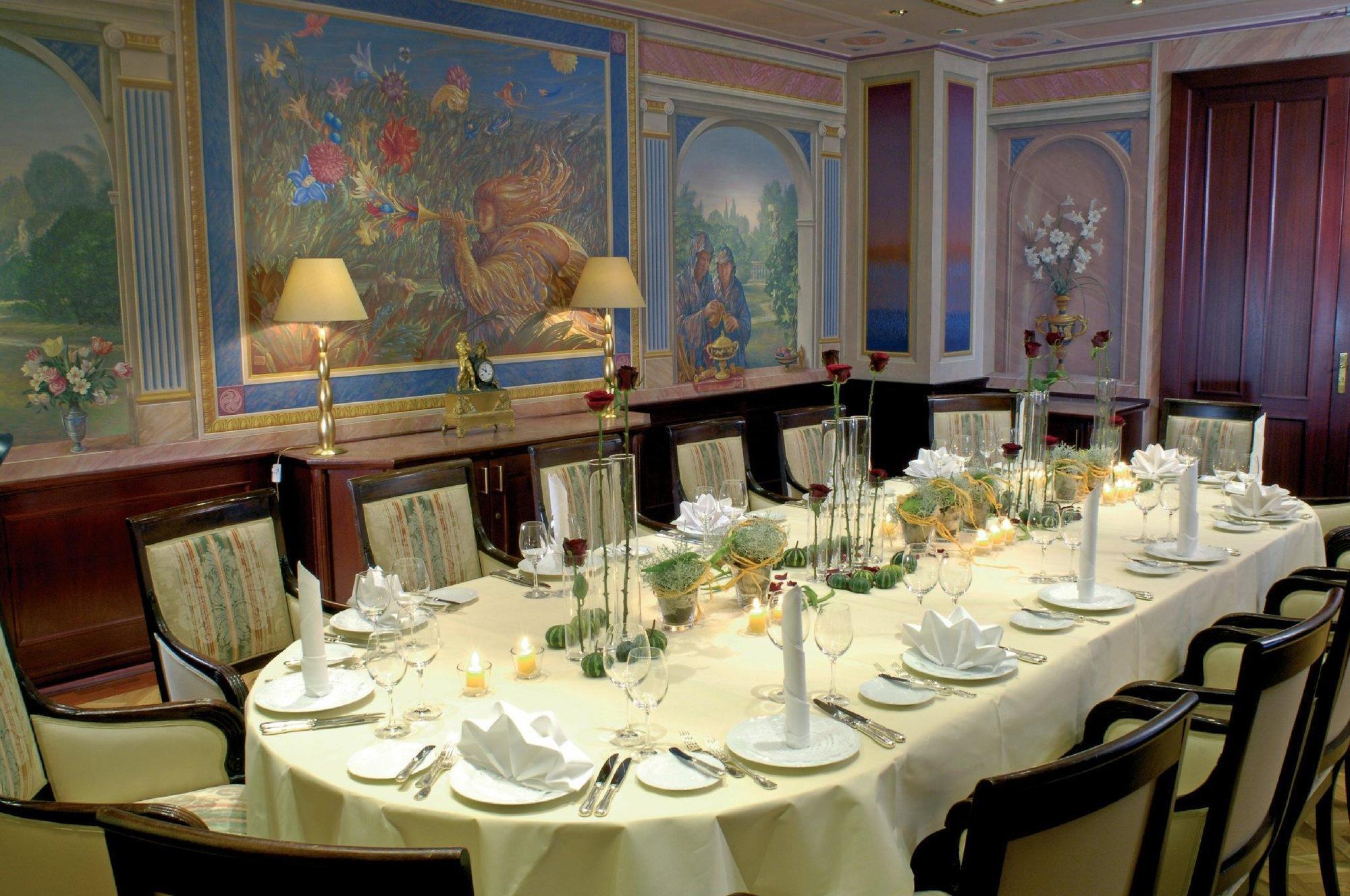 Schlosshotel Buehlerhoehe Schönbüch Restaurant foto