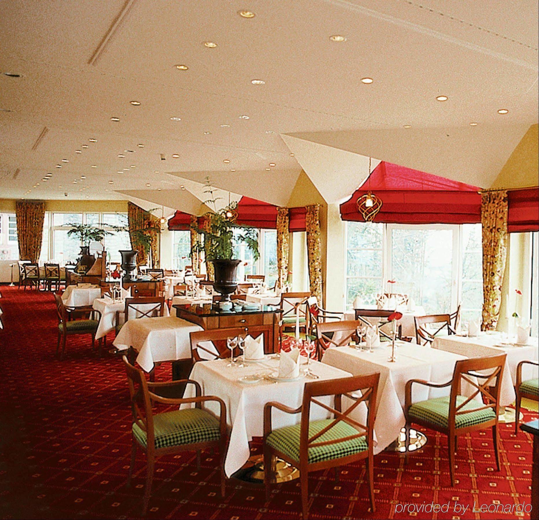 Schlosshotel Buehlerhoehe Schönbüch Restaurant foto